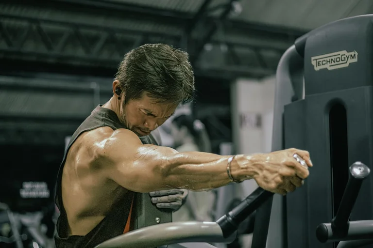 ランニングで筋肉は落ちる？筋トレ民のための走り方│トレーニーラウンジ